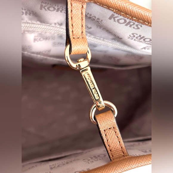 Michael Kors Large Jet Set Tote with Gold Python Embossing - Picture 13 of 15